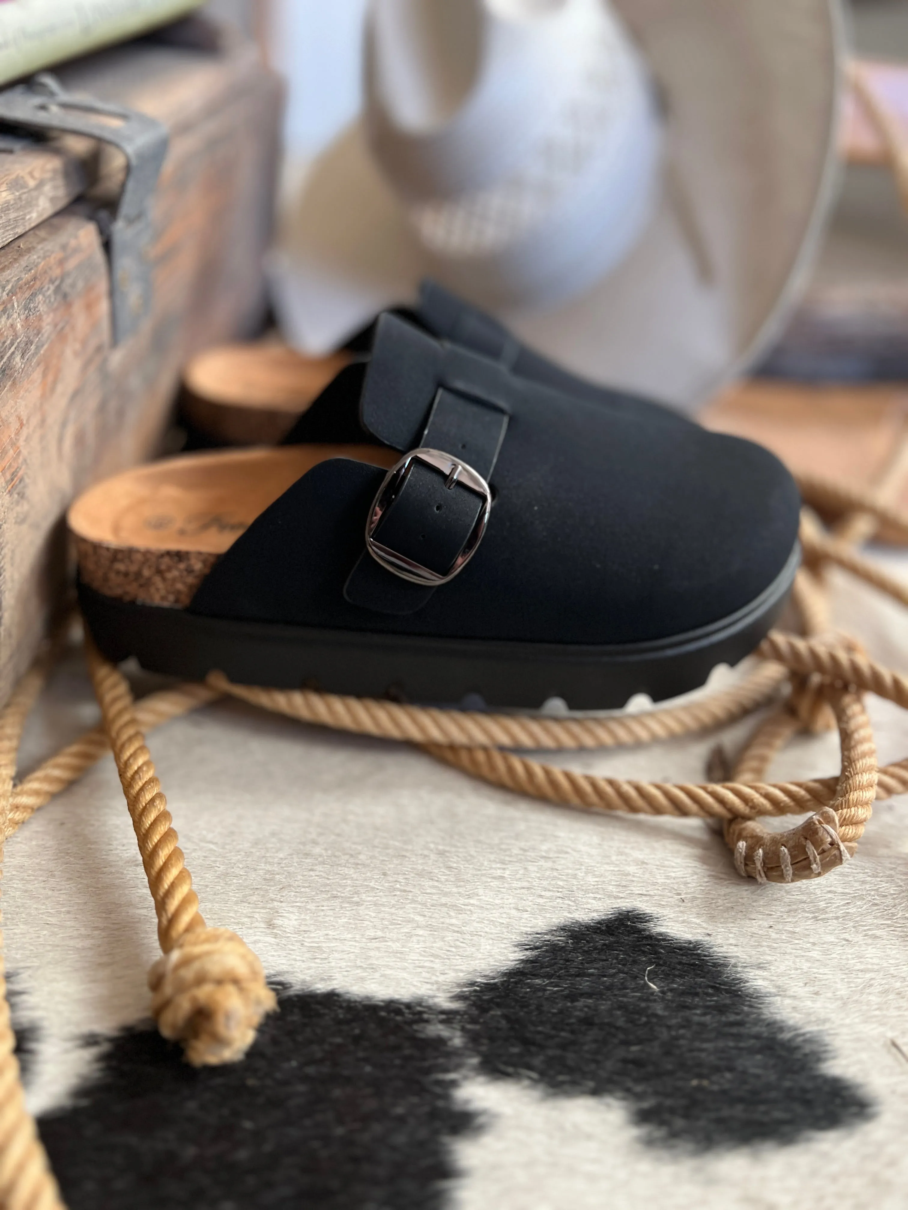 On Top Of The World Clogs- Black